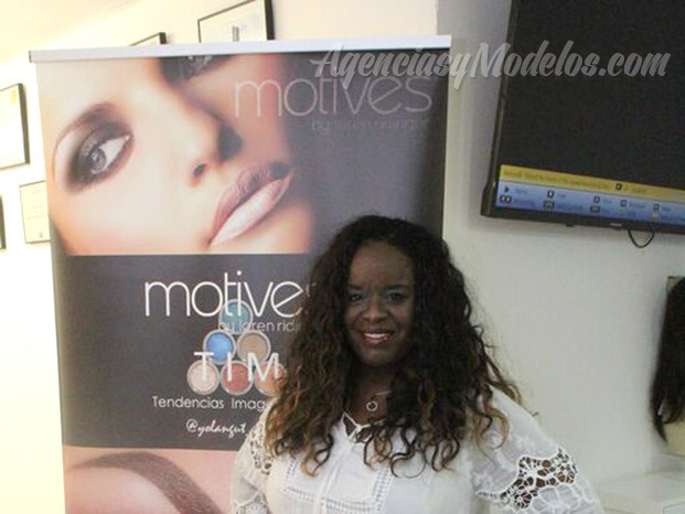 Monica Green junto a Motives Cosmetics