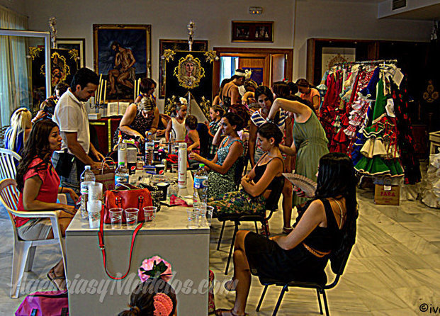 Ateliers de trabajo de Grupo Almagro preparando a sus modelos para un desfile