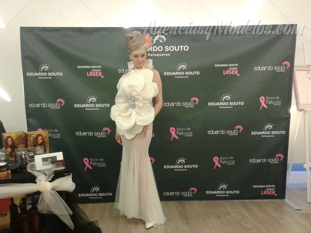 Modelo de novia para Eduardo Souto con diseños de Luis Areñas